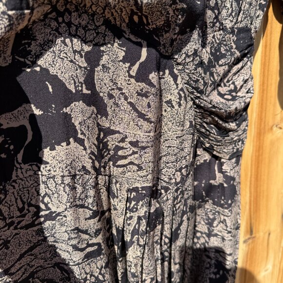 Vintage Dress 80s does 40s Abstract Print Long Sleeve Draped Dress Dark Print - Picture 9 of 12